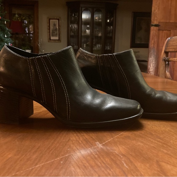 Clarks ankle boots - Picture 2 of 6